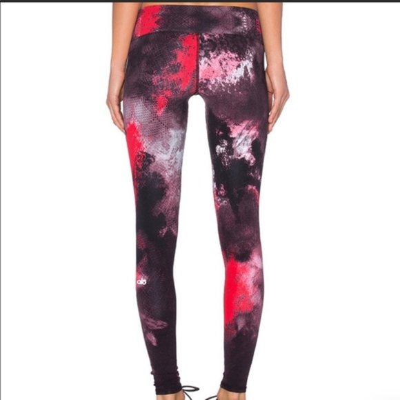 Alo Ruby Red Smoke Print Airbrush Leggings Size Small - Picture 11 of 12